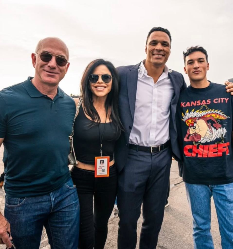 Jeff Bezos, Lauren Sánchez, Tony Gonzalez and Nikko Gonzalez. 