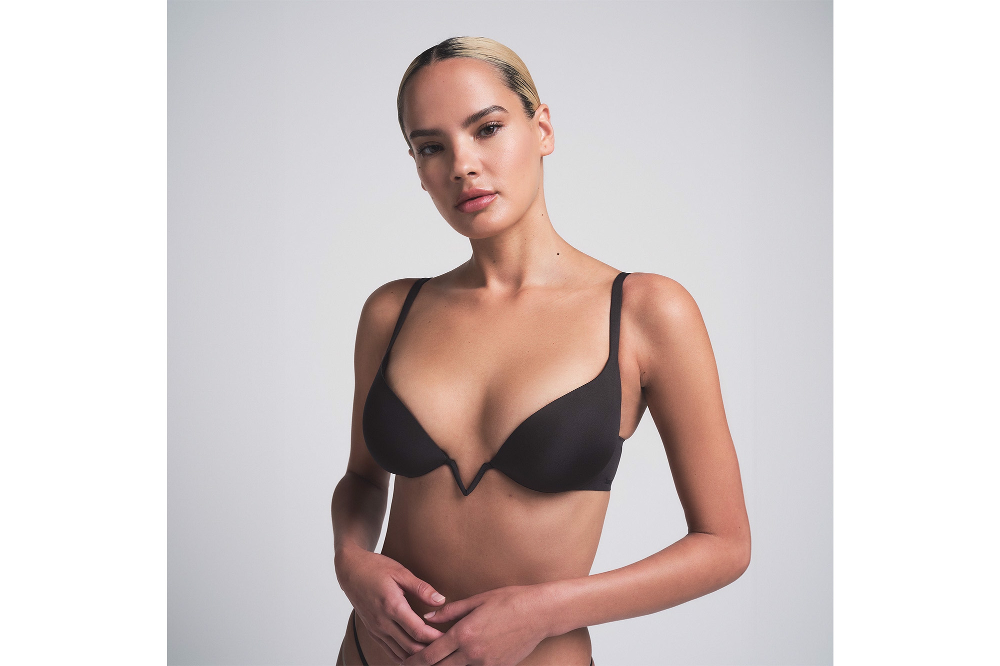 A model in a plunging bra